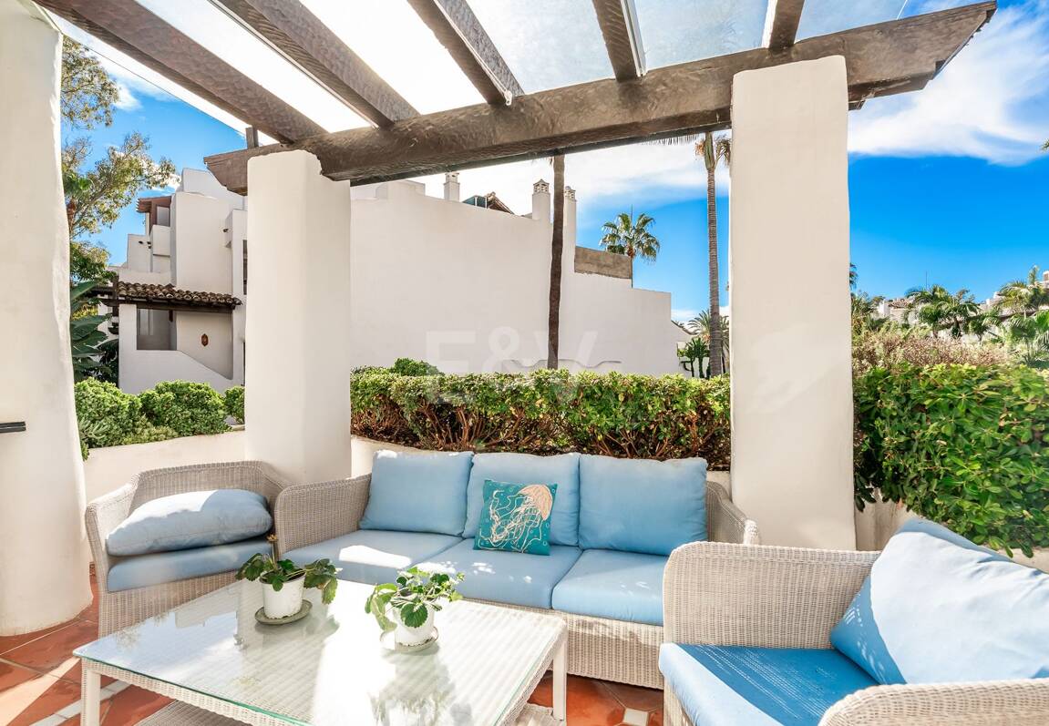 Elegant Apartment in Beachfront Gated Community, Walking Distance to Puerto Banús