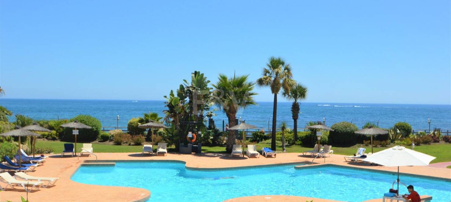 Elegant frontline beach apartment