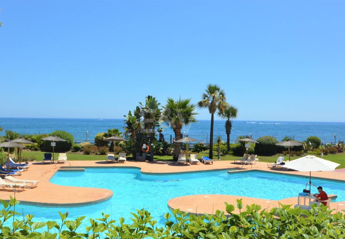 Elegant Apartment in Beachfront Gated Community, Walking Distance to Puerto Banús