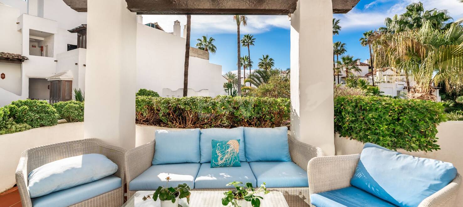 Elegant frontline beach apartment