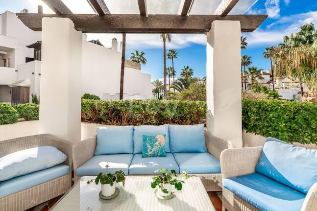 Elegant Apartment in Beachfront Gated Community, Walking Distance to Puerto Banús