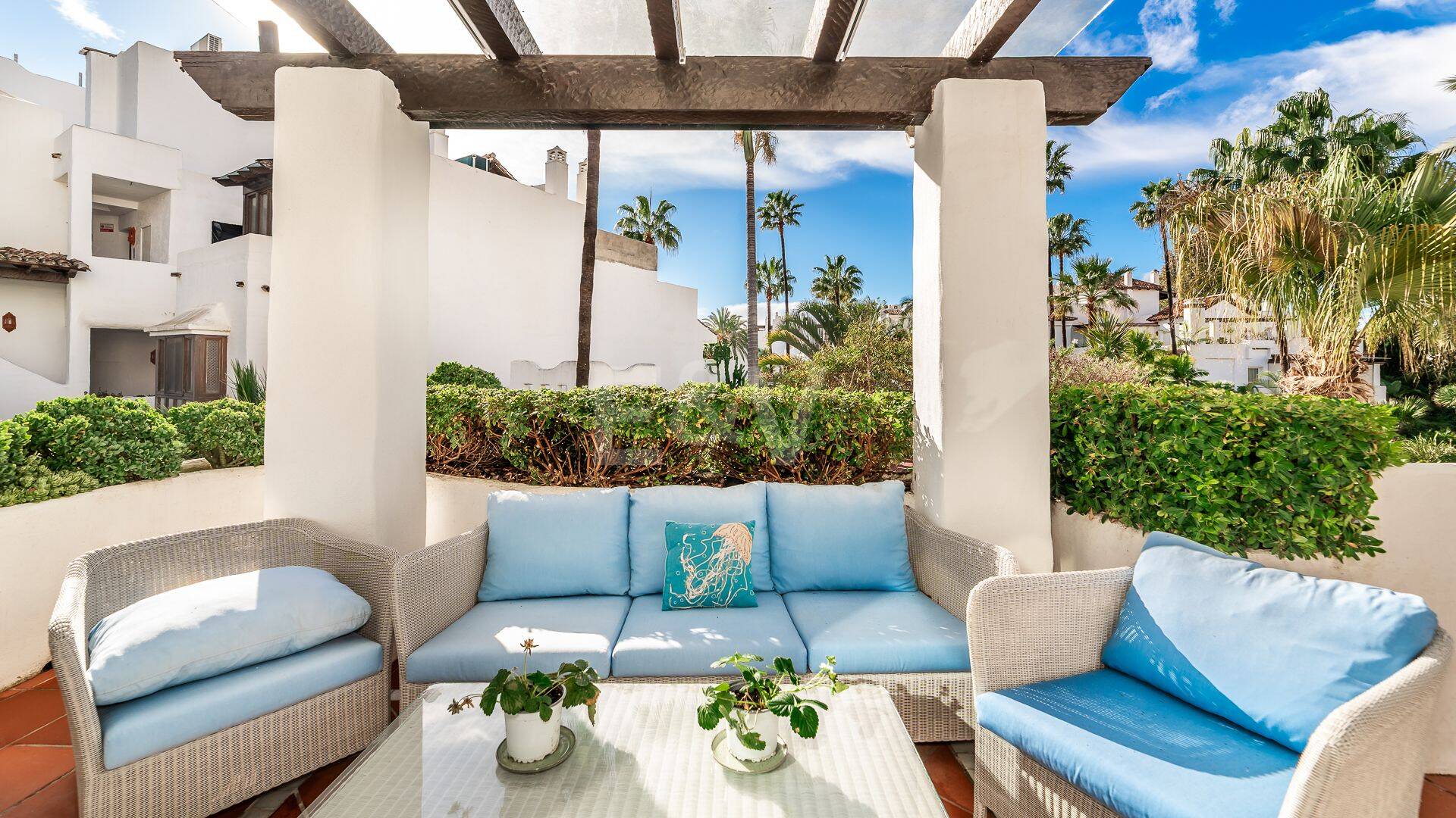 Elegant Apartment in Beachfront Gated Community, Walking Distance to Puerto Banús