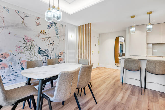 Contemporary Ground-Floor Apartment With Prime Coastal Position