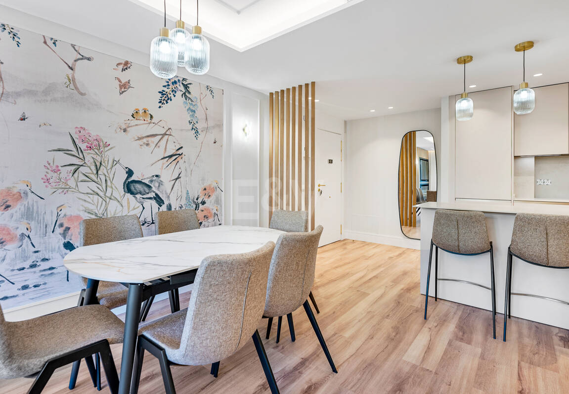 Contemporary Ground-Floor Apartment With Prime Coastal Position