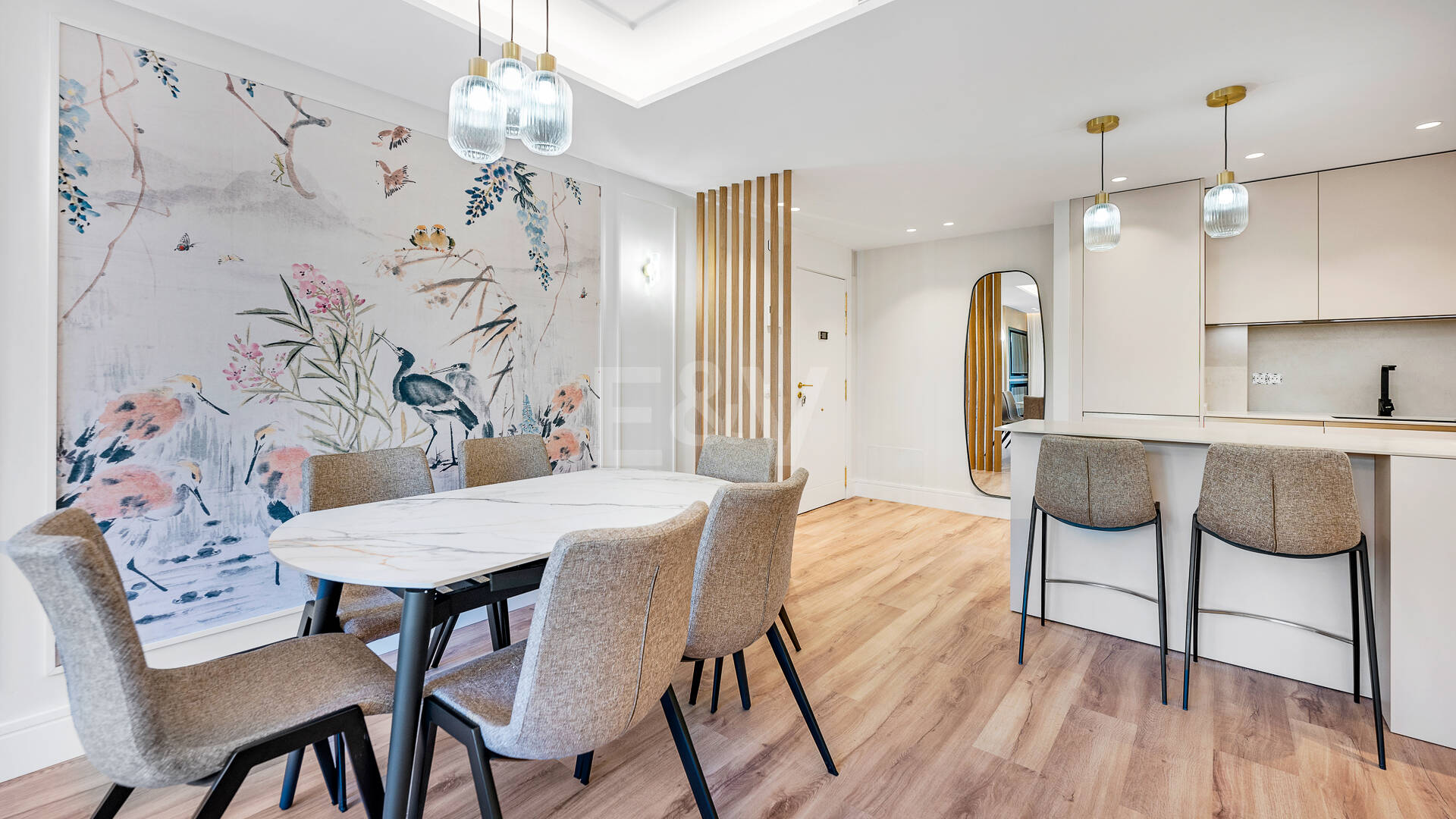 Contemporary Ground-Floor Apartment With Prime Coastal Position