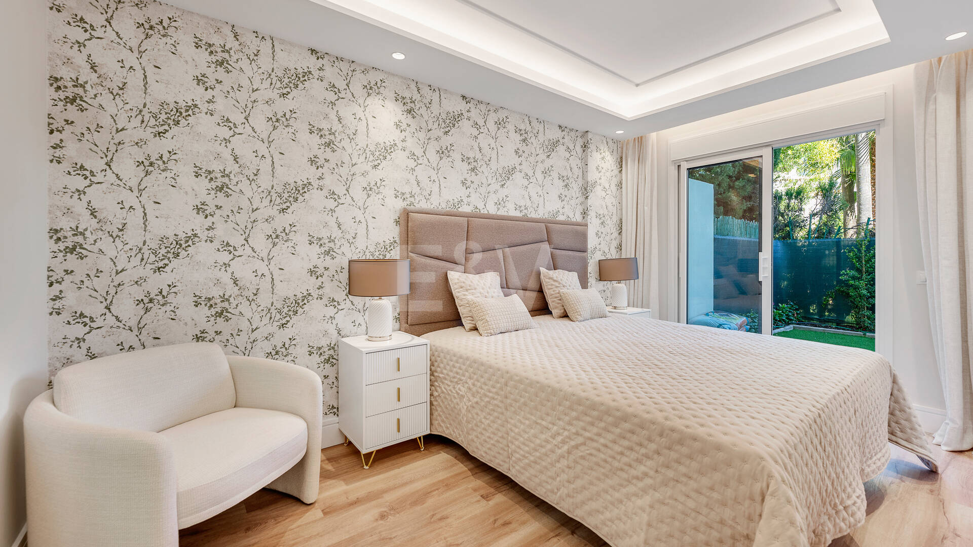 Contemporary Ground-Floor Apartment With Prime Coastal Position