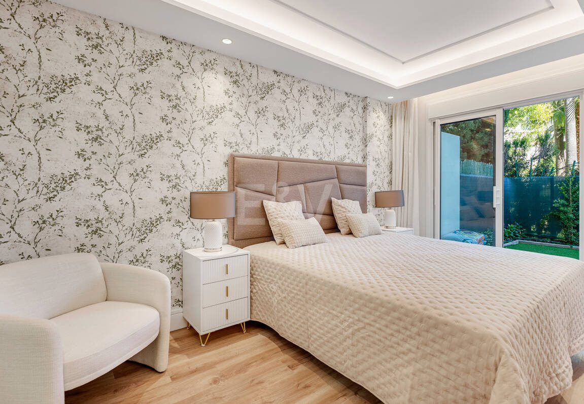 Contemporary Ground-Floor Apartment With Prime Coastal Position