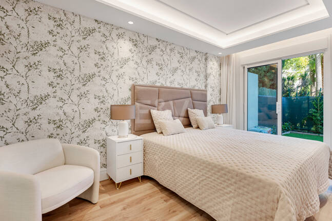 Contemporary Ground-Floor Apartment With Prime Coastal Position