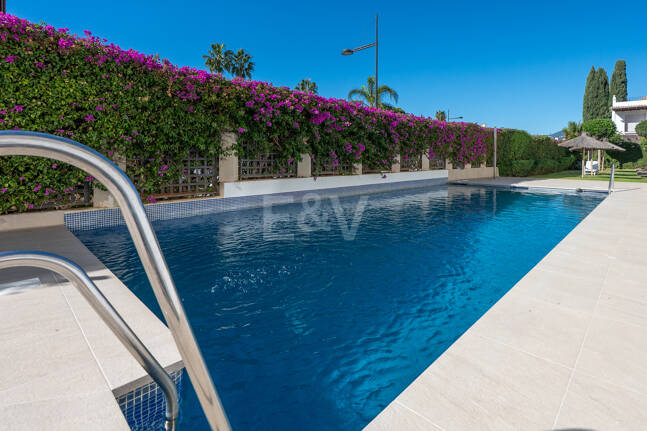 Contemporary Ground-Floor Apartment With Prime Coastal Position