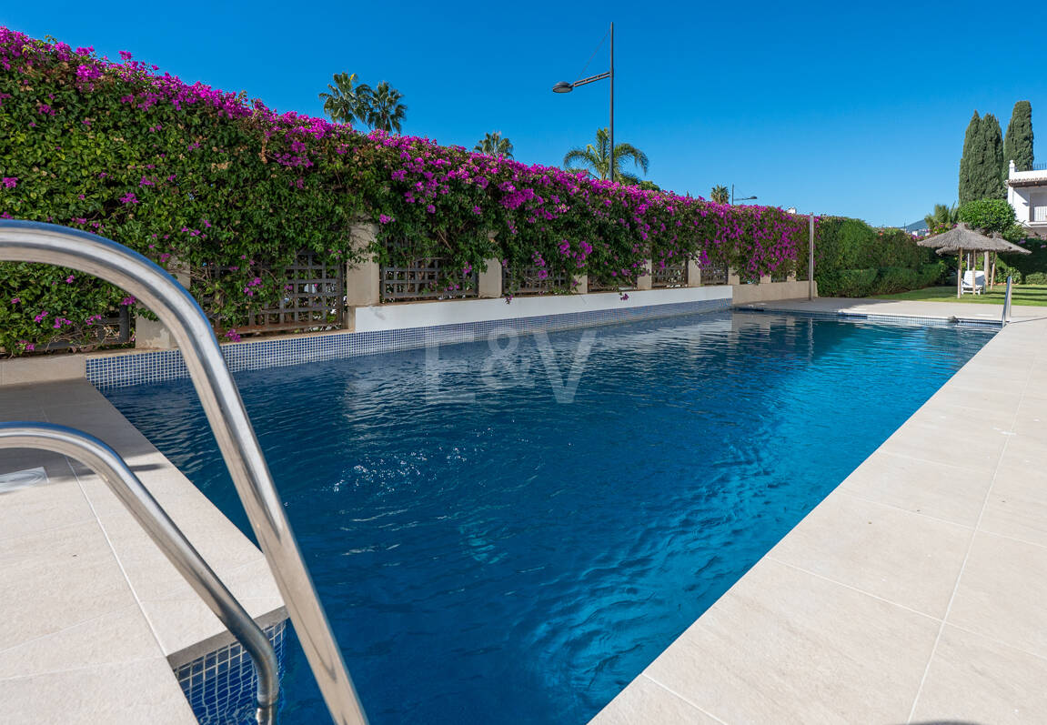 Contemporary Ground-Floor Apartment With Prime Coastal Position