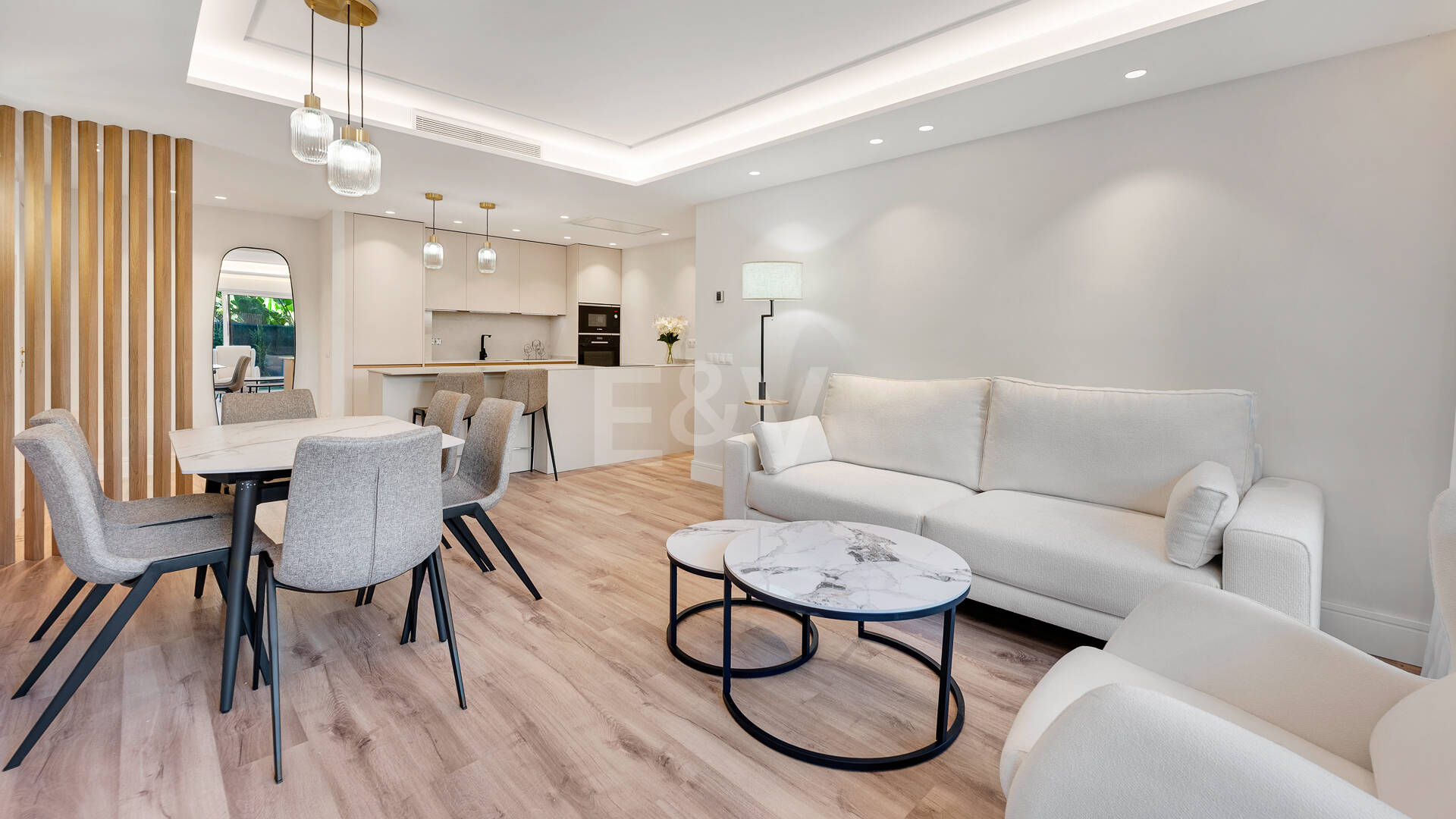 Contemporary Ground-Floor Apartment With Prime Coastal Position