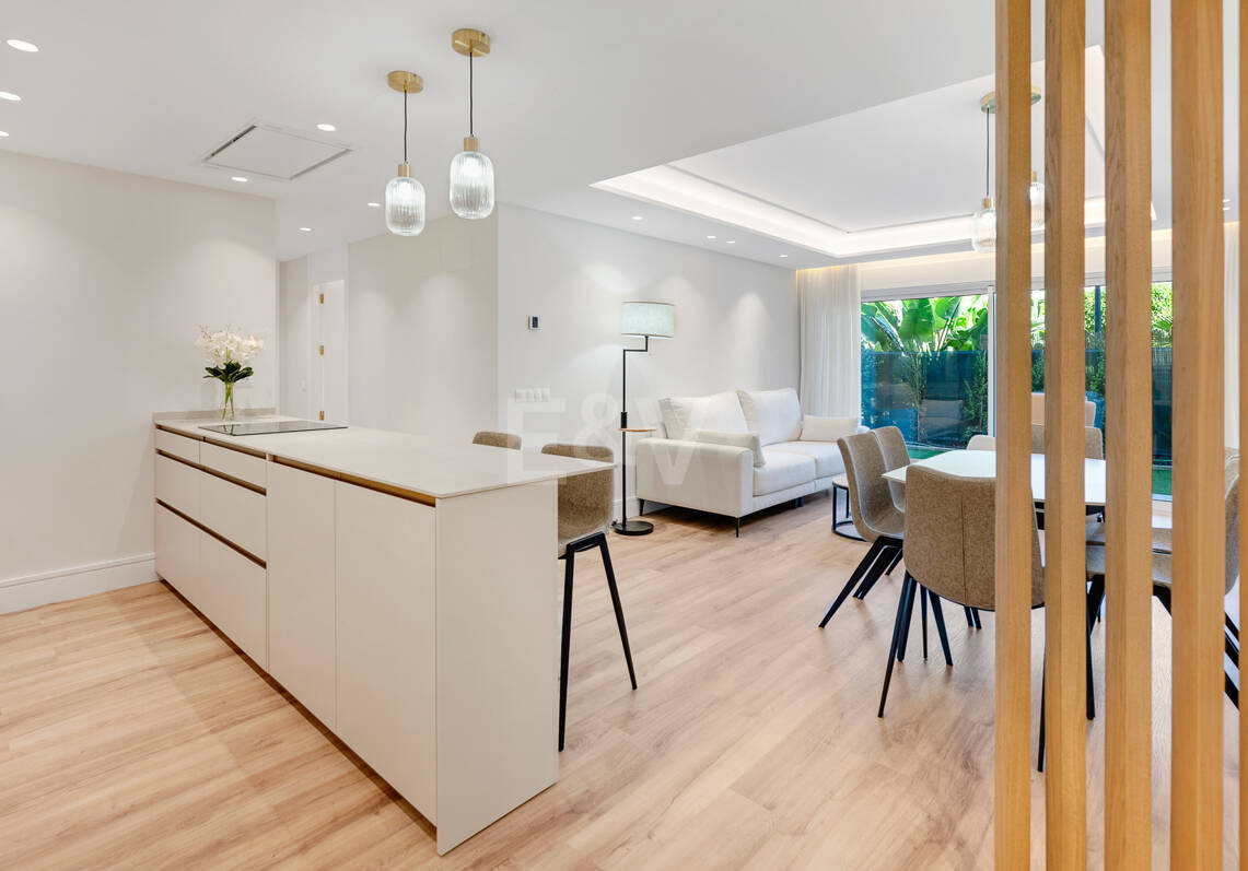 Moderne Erdgeschosswohnung in erstklassiger Küstenlage