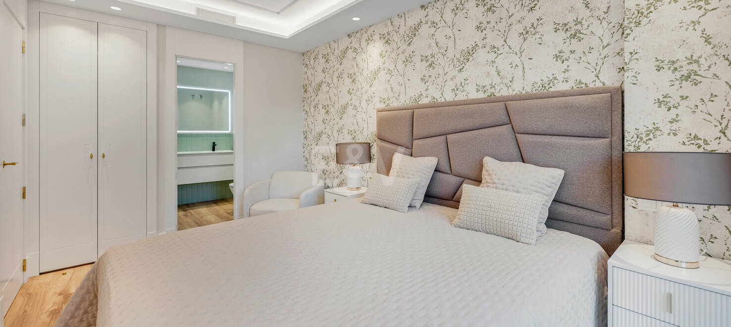 Apartamento moderno en planta baja con ubicación costera privilegiada