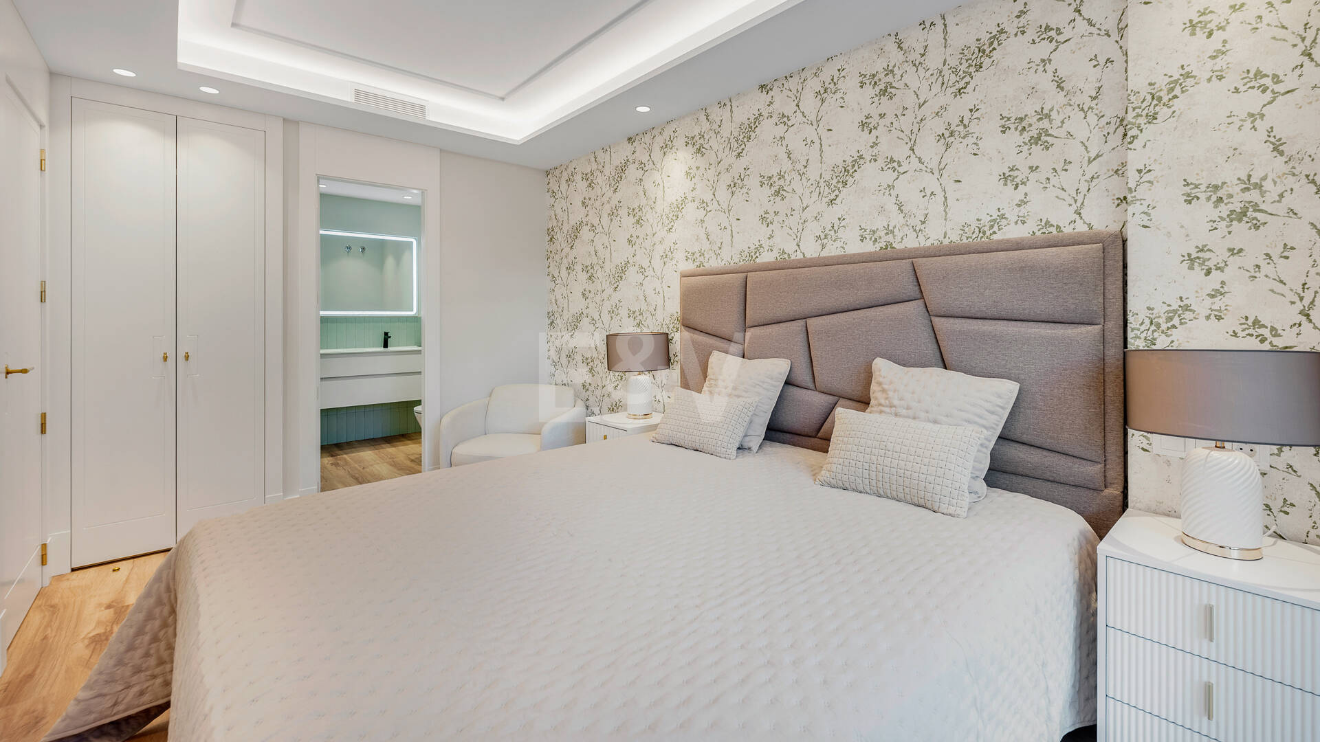 Contemporary Ground-Floor Apartment With Prime Coastal Position