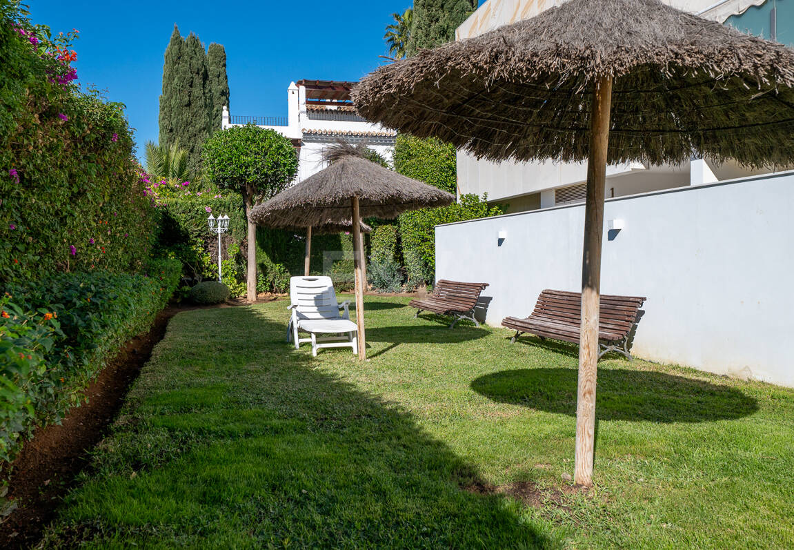 Contemporary Ground-Floor Apartment With Prime Coastal Position
