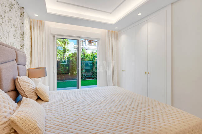 Contemporary Ground-Floor Apartment With Prime Coastal Position