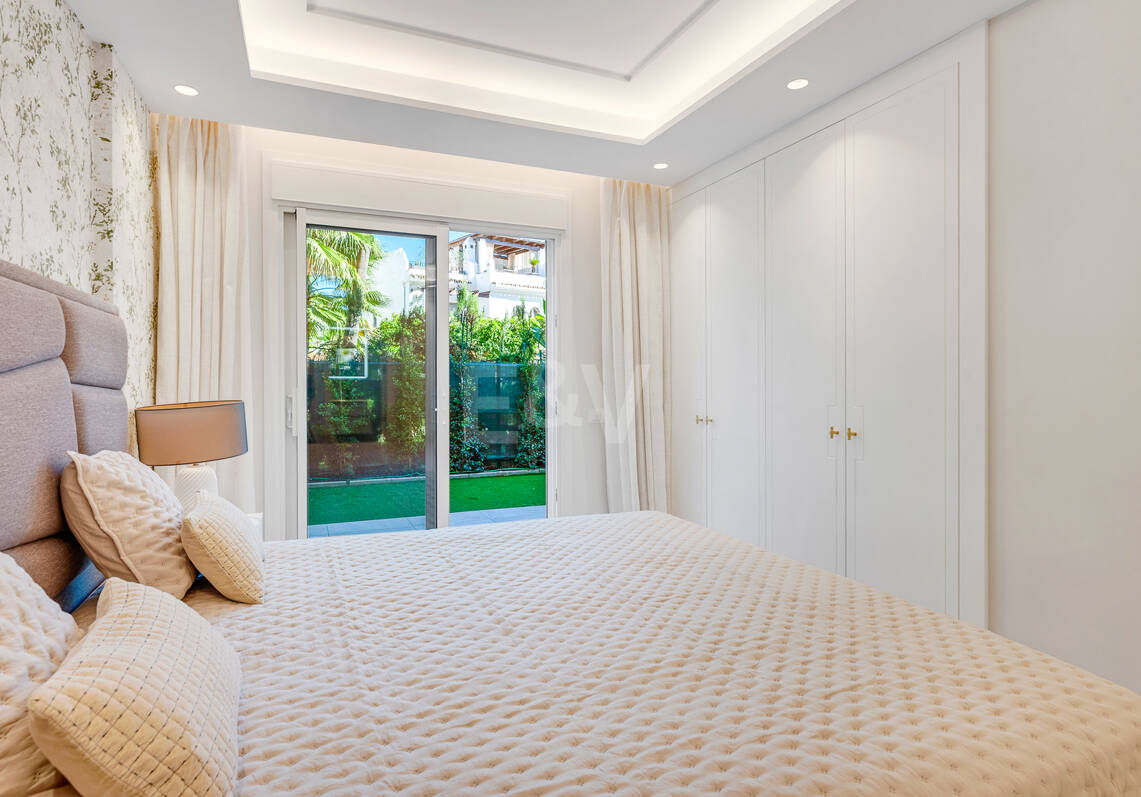 Moderne Erdgeschosswohnung in erstklassiger Küstenlage