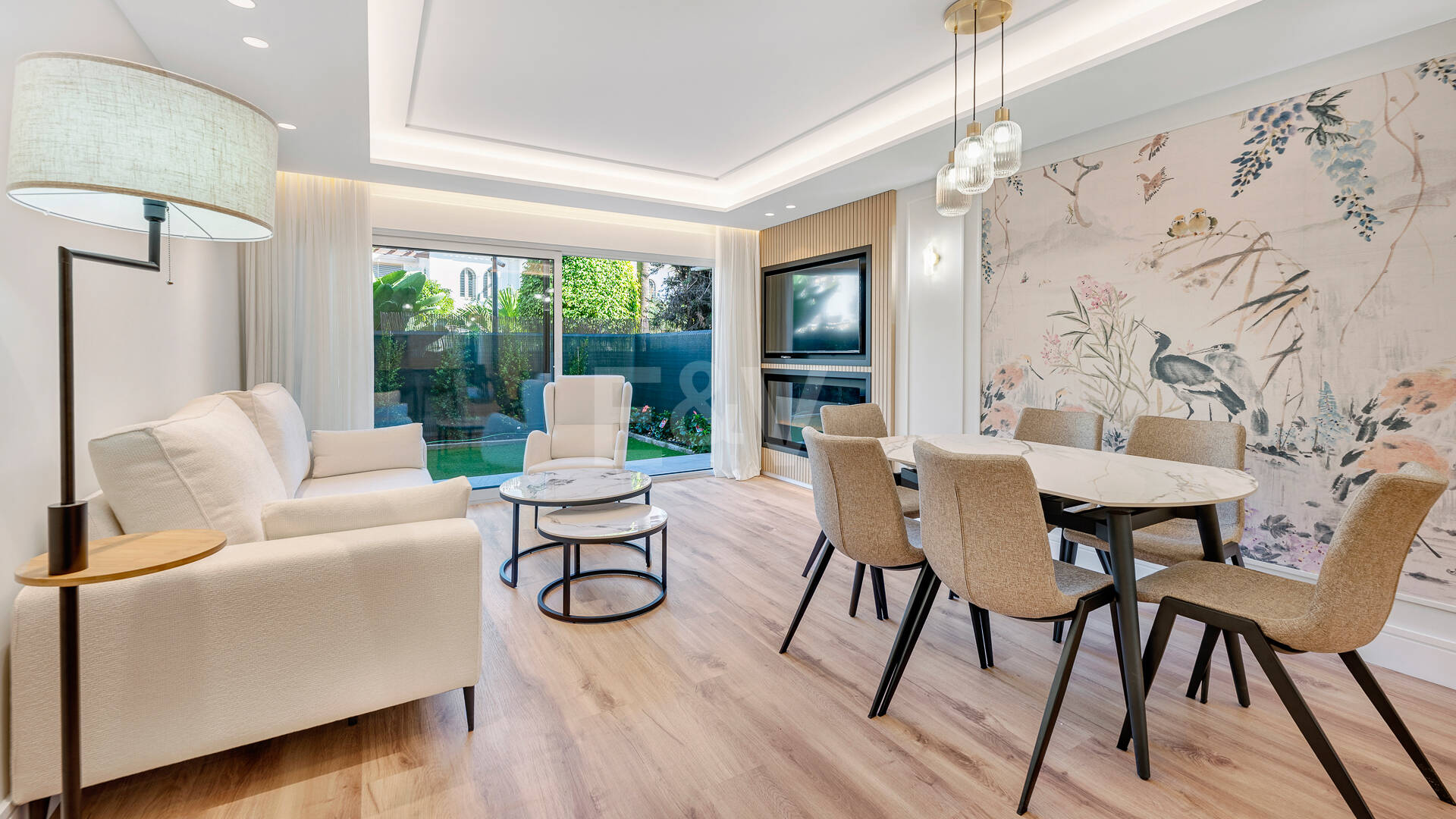 Contemporary Ground-Floor Apartment With Prime Coastal Position