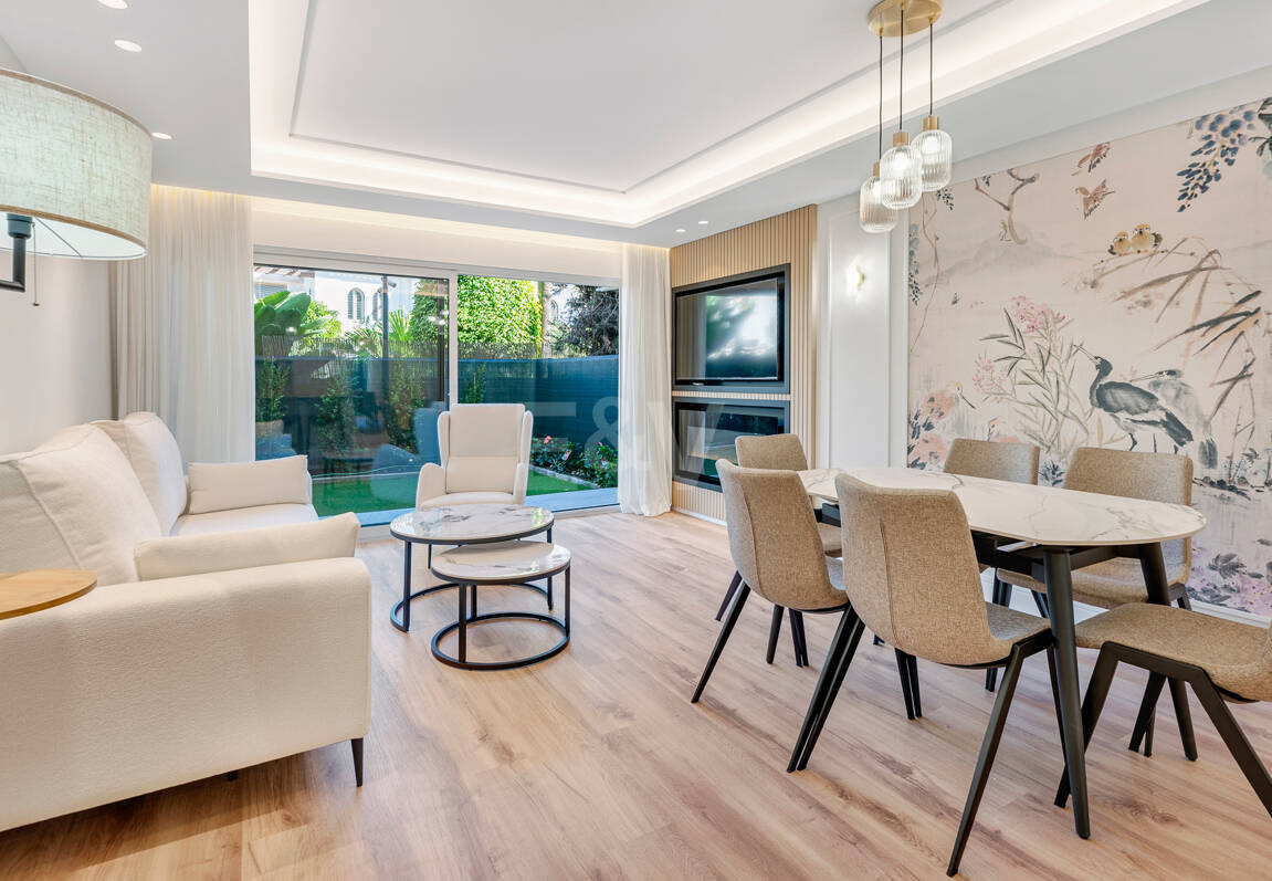 Contemporary Ground-Floor Apartment With Prime Coastal Position