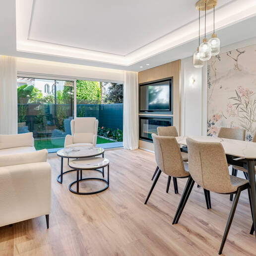 Apartamento moderno en planta baja con ubicación costera privilegiada