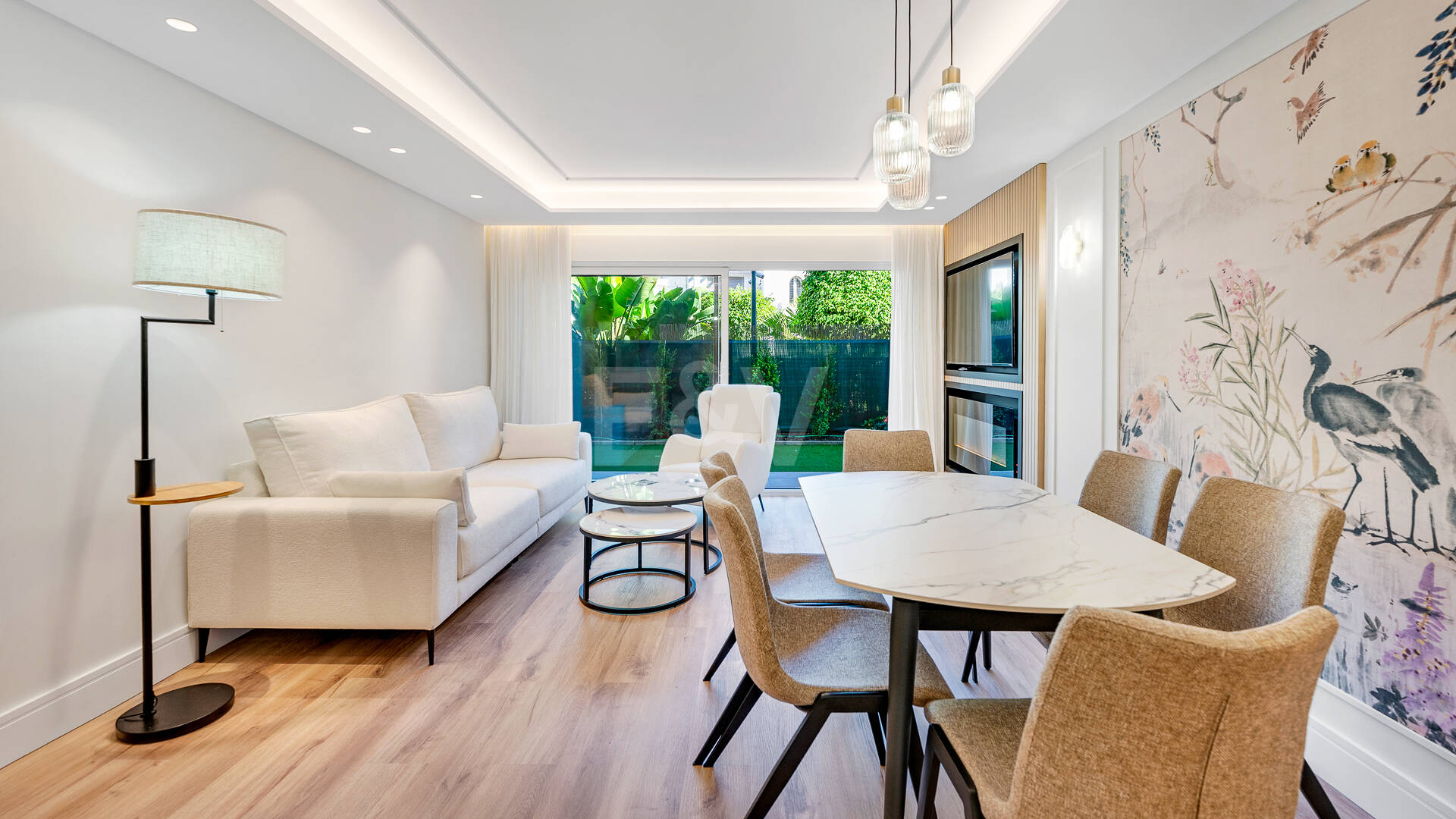 Contemporary Ground-Floor Apartment With Prime Coastal Position