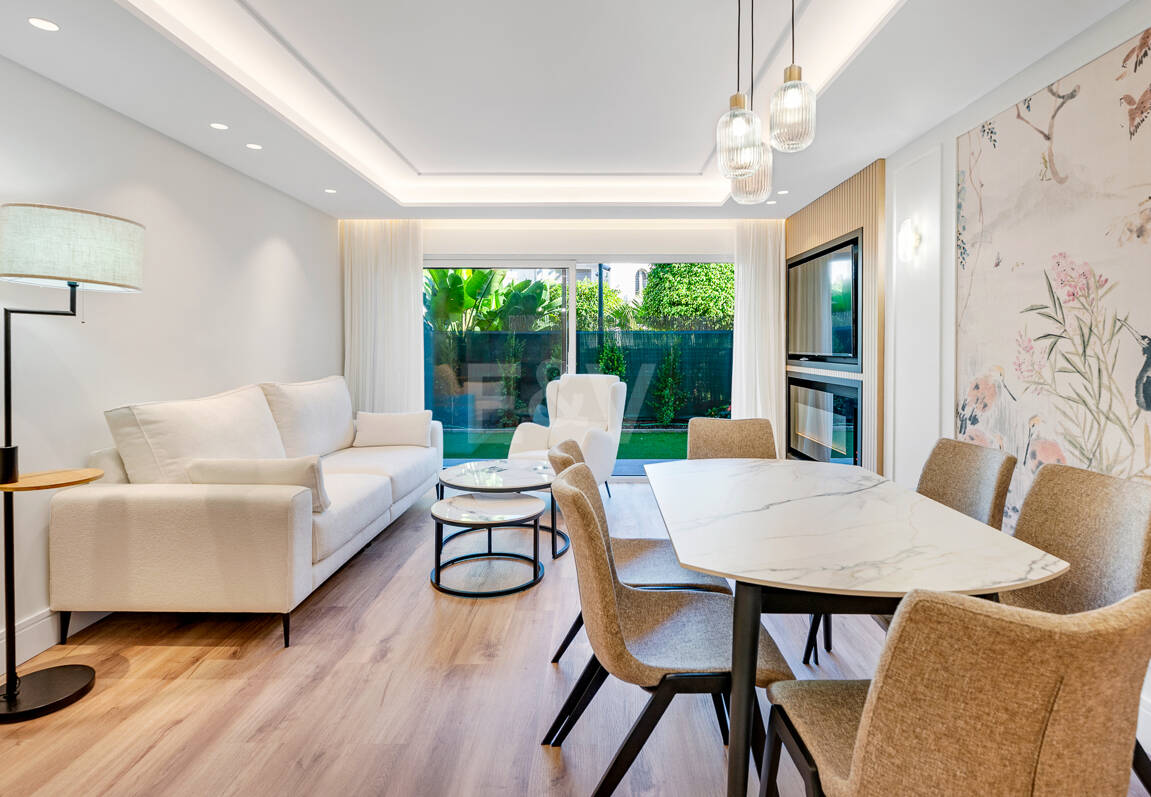 Contemporary Ground-Floor Apartment With Prime Coastal Position