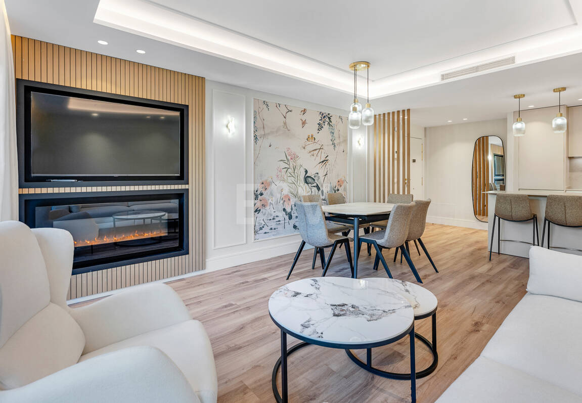 Contemporary Ground-Floor Apartment With Prime Coastal Position