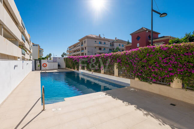 Contemporary Ground-Floor Apartment With Prime Coastal Position
