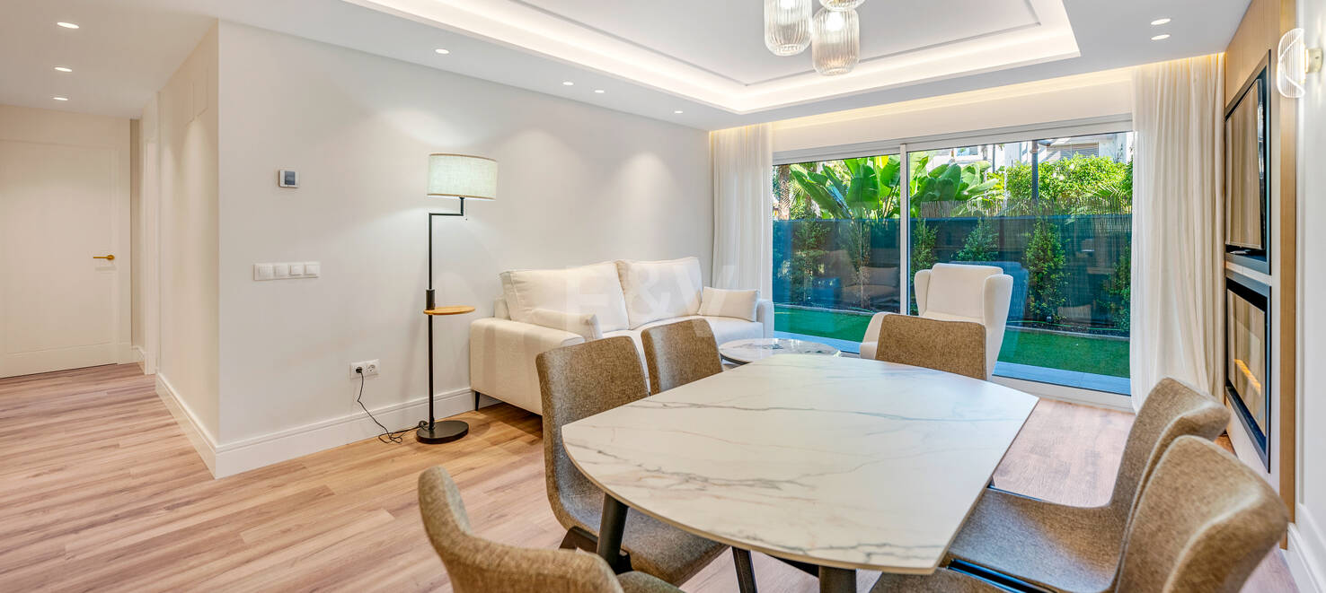 Apartamento moderno en planta baja con ubicación costera privilegiada