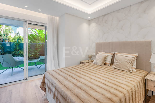 Contemporary Ground-Floor Apartment With Prime Coastal Position