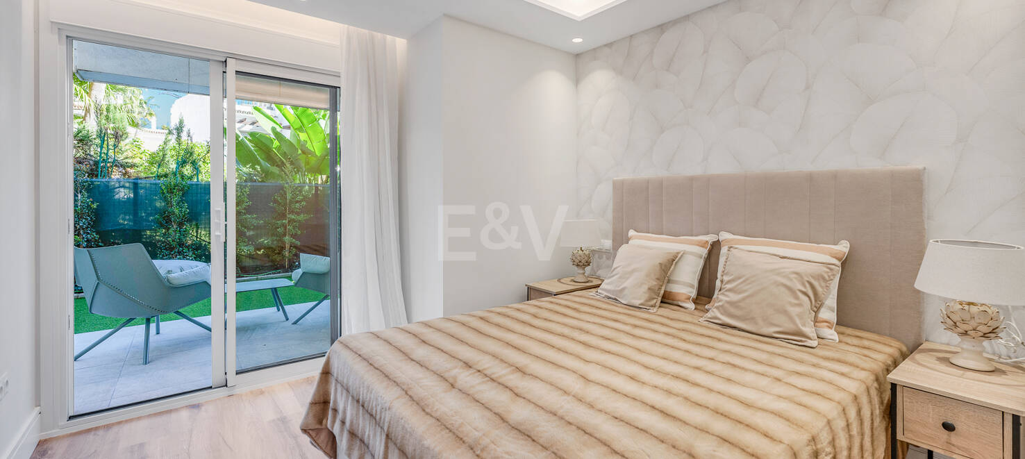 Apartamento moderno en planta baja con ubicación costera privilegiada