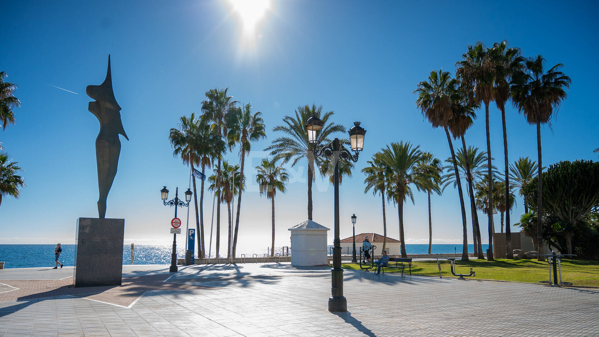 Contemporary Ground-Floor Apartment With Prime Coastal Position