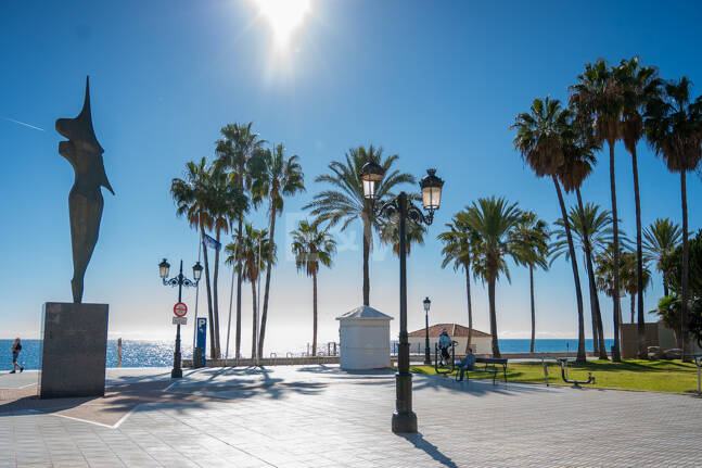 Contemporary Ground-Floor Apartment With Prime Coastal Position