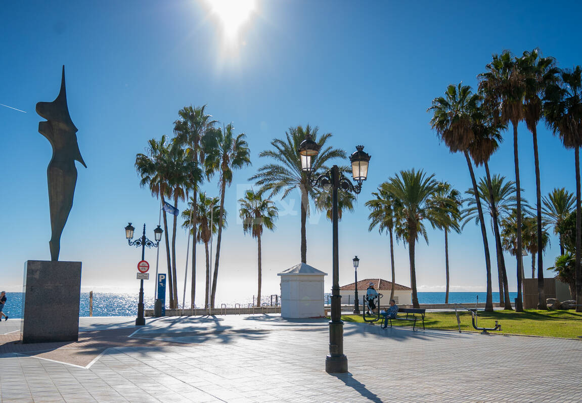 Contemporary Ground-Floor Apartment With Prime Coastal Position