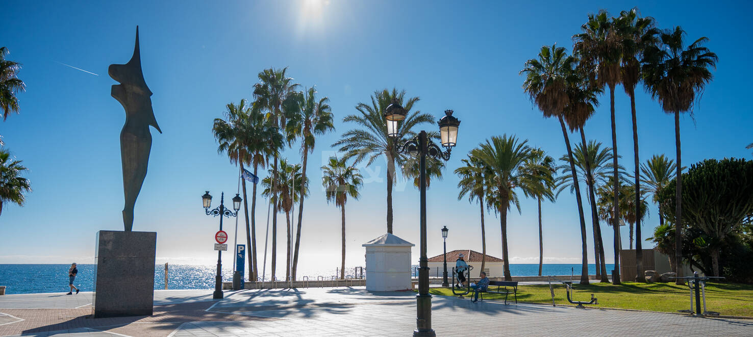 Apartamento moderno en planta baja con ubicación costera privilegiada