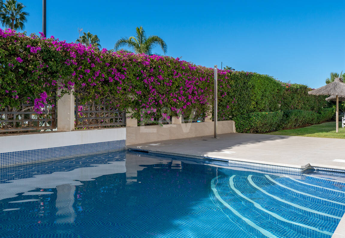 Contemporary Ground-Floor Apartment With Prime Coastal Position