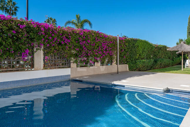 Contemporary Ground-Floor Apartment With Prime Coastal Position