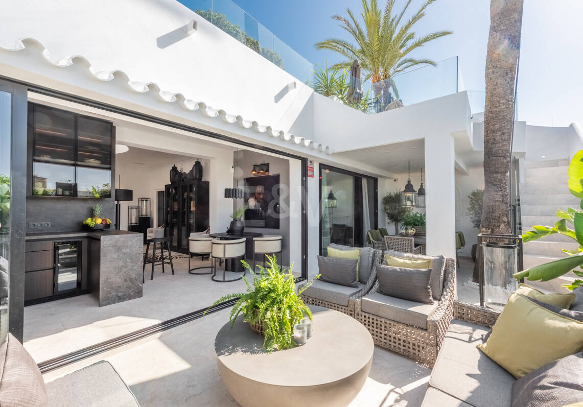 Villa côtière contemporaine Des marches de la mer