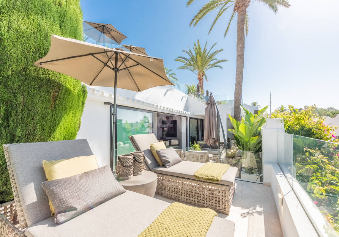 Villa côtière contemporaine Des marches de la mer