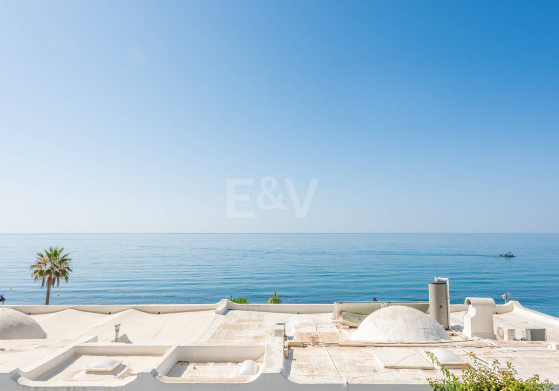 Villa côtière contemporaine Des marches de la mer