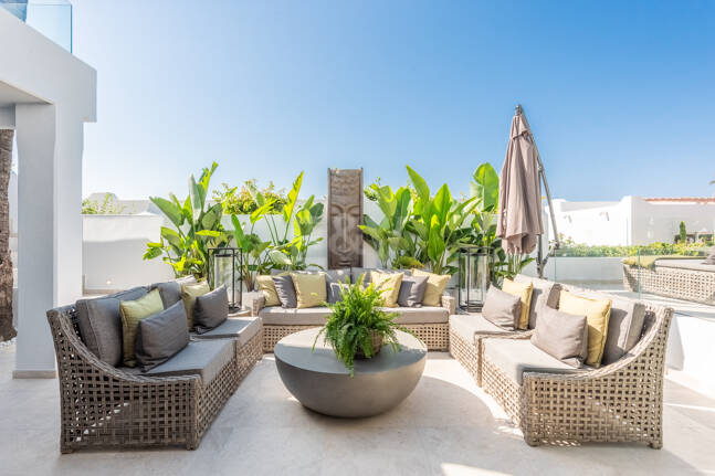 Contemporary Coastal Villa Steps from the Sea