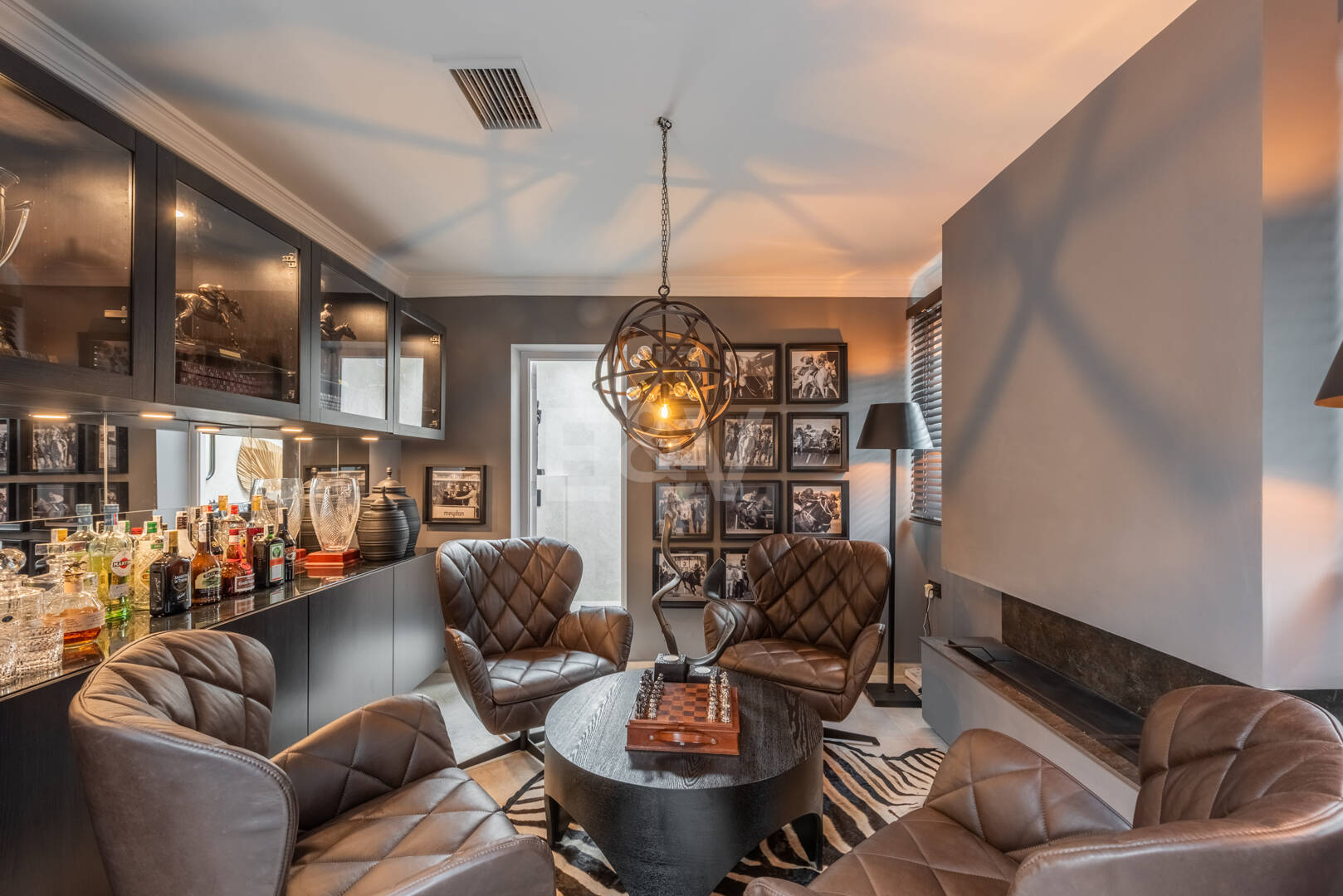 Contemporary Coastal Villa Kroki od morza