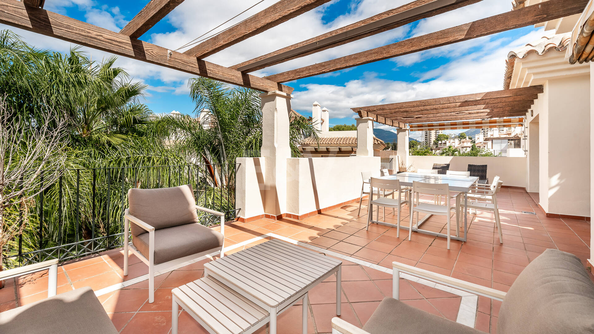Penthouse with impressive Rooftop Solarium in Nueva Andalucía