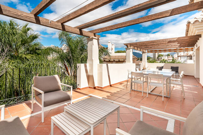 Penthouse with impressive Rooftop Solarium in Nueva Andalucía