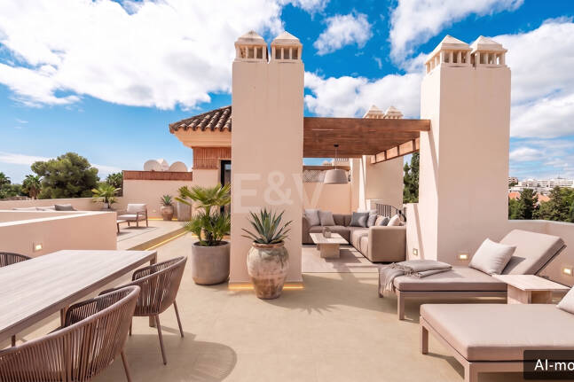 Penthouse with impressive Rooftop Solarium in Nueva Andalucía