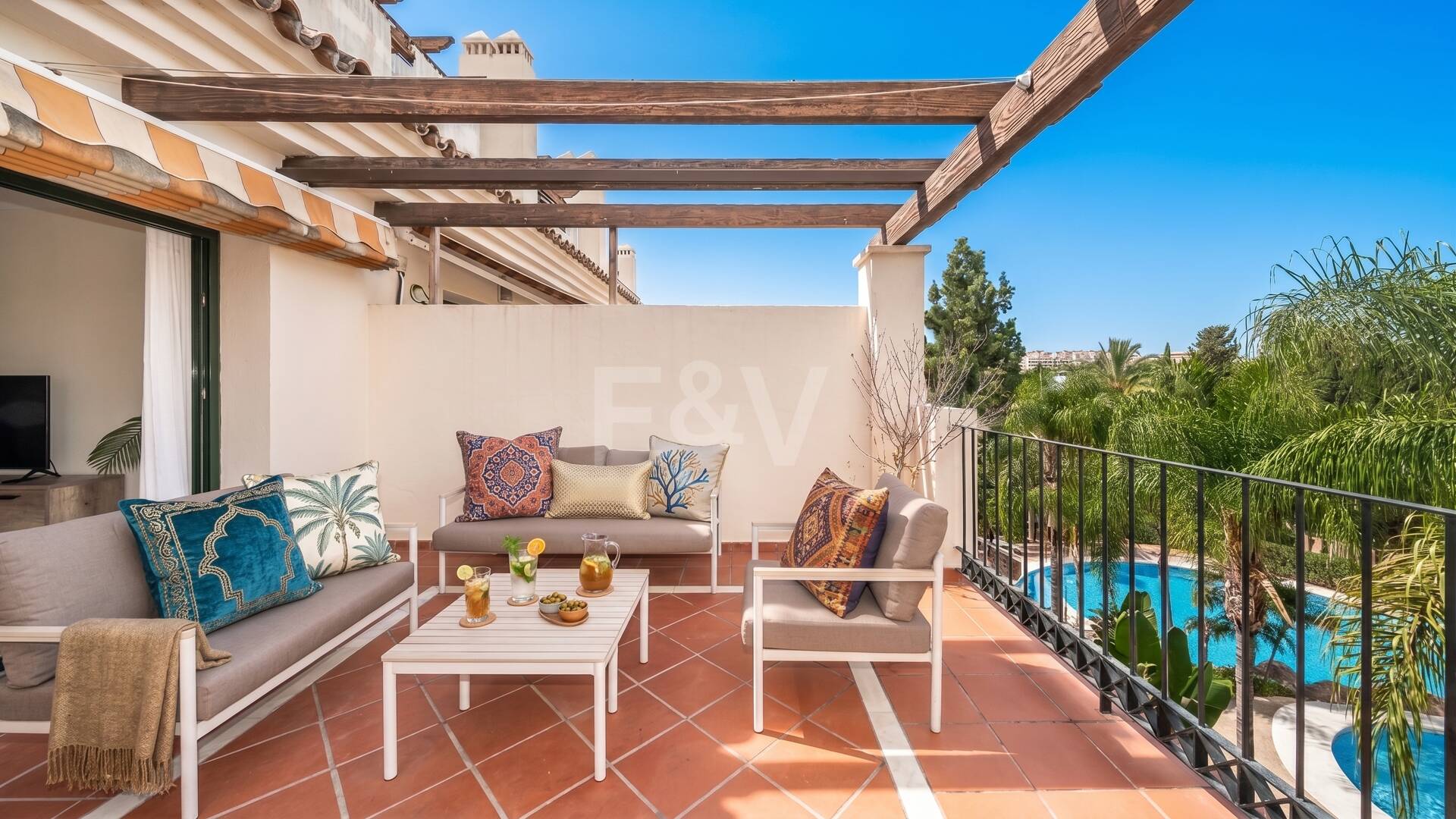 Penthouse with impressive Rooftop Solarium in Nueva Andalucía