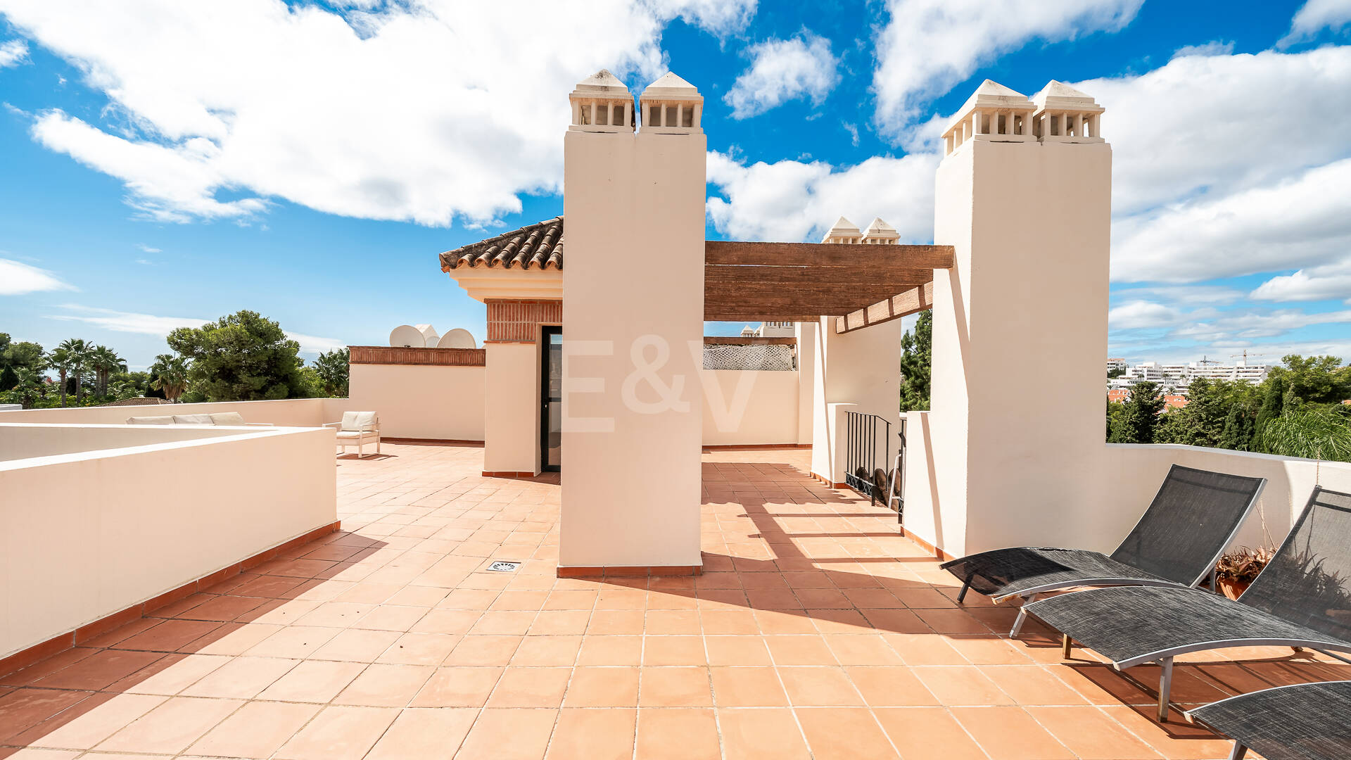Penthouse with impressive Rooftop Solarium in Nueva Andalucía