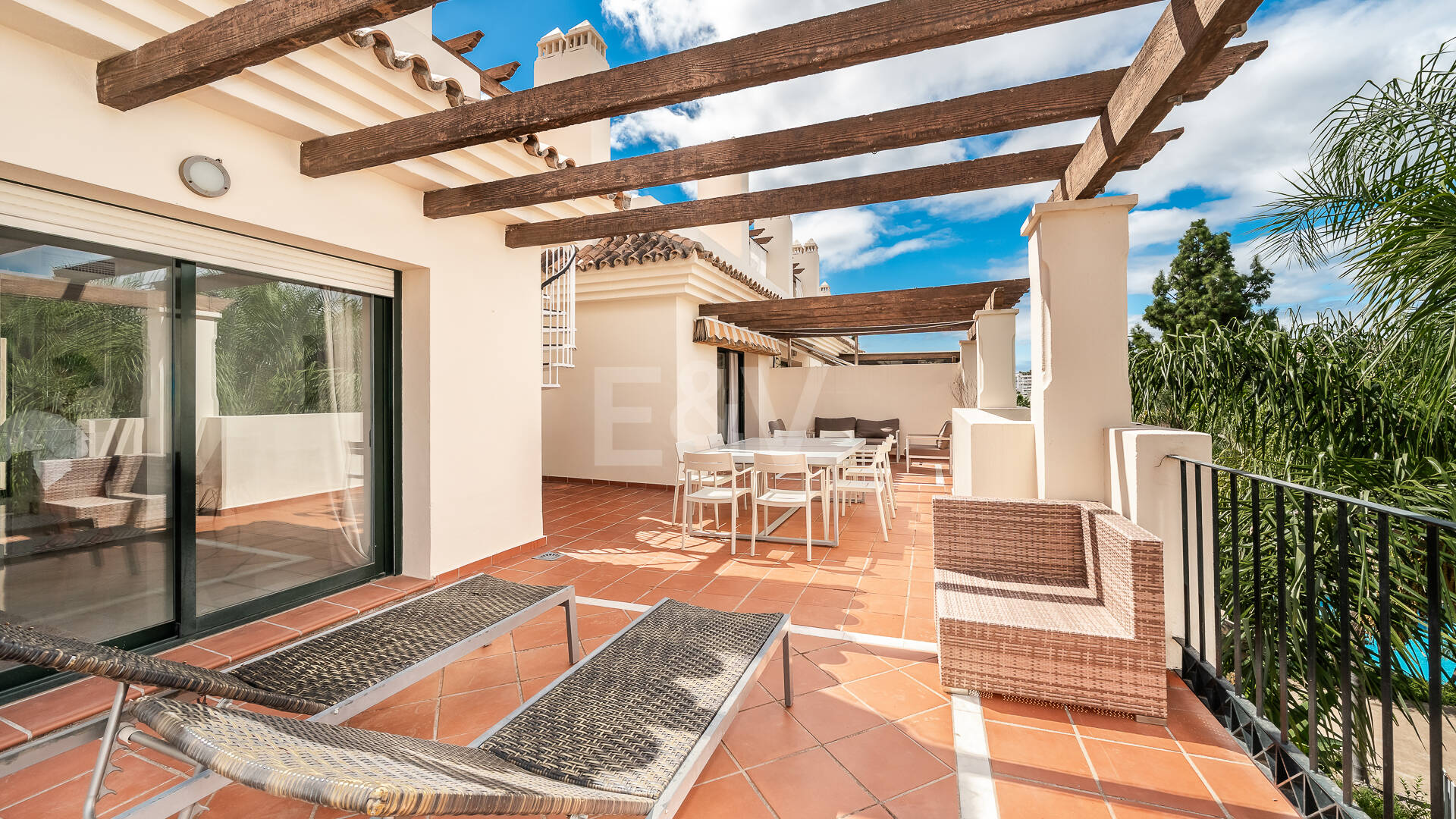 Penthouse with impressive Rooftop Solarium in Nueva Andalucía