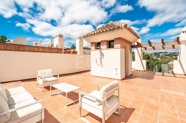 Penthouse with impressive Rooftop Solarium in Nueva Andalucía
