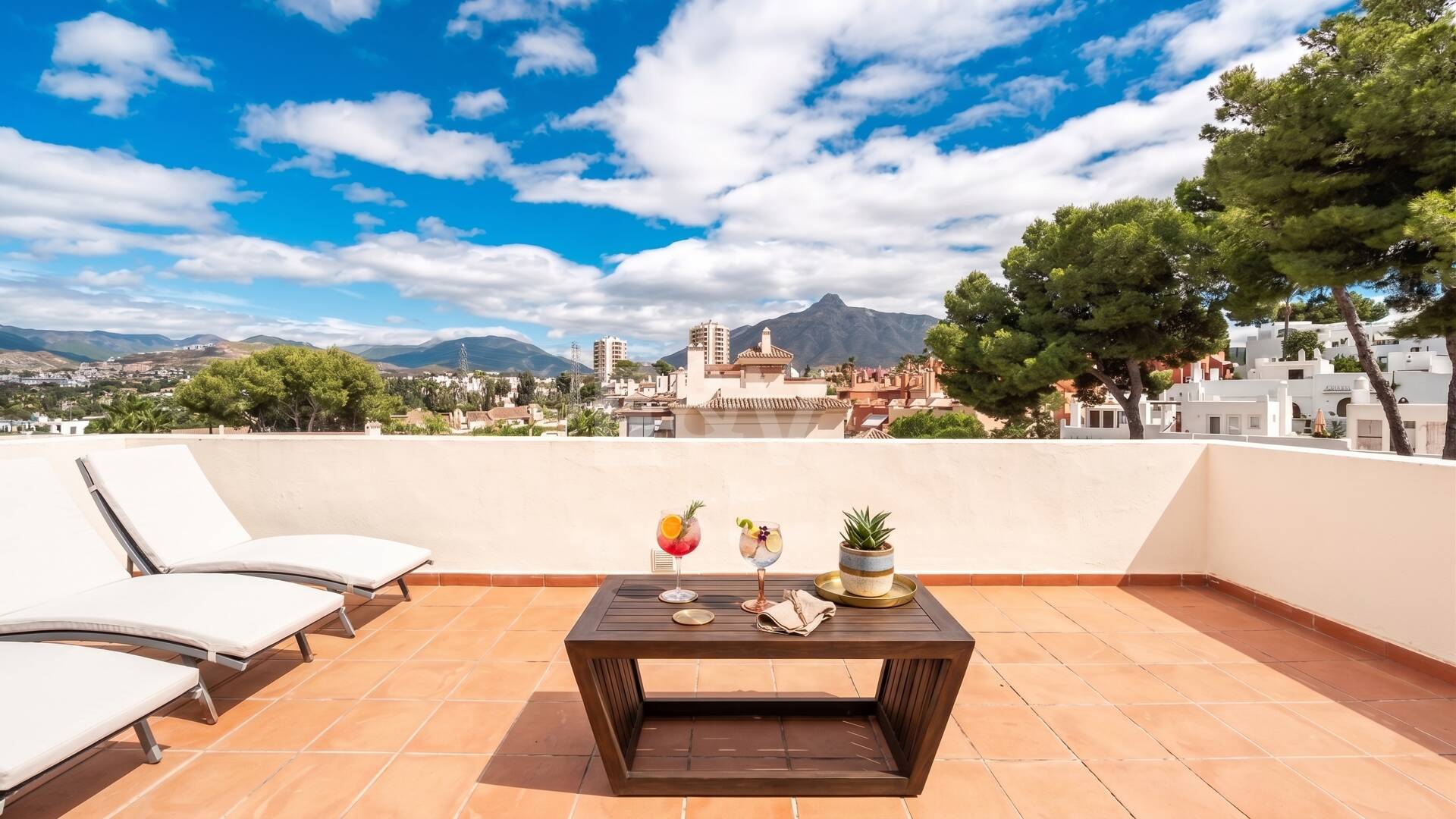 Penthouse with impressive Rooftop Solarium in Nueva Andalucía